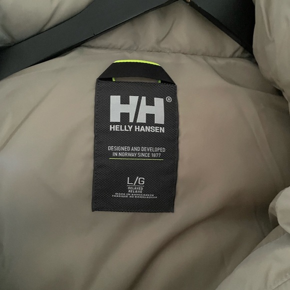 HH woman's coat - Picture 3 of 9